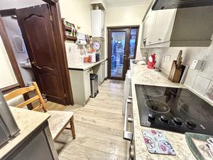 Kitchen- click for photo gallery